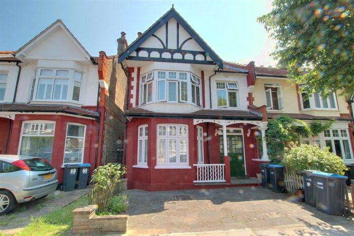 3 Bedroom Flat To Rent In Burford Gardens, London, N13