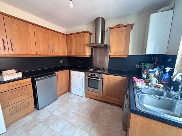 2 Bedroom Flat To Rent In Newland Avenue, Hull, HU5