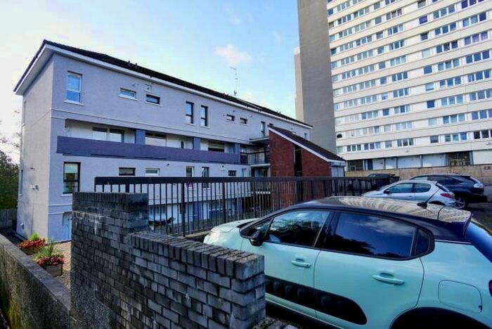 3 Bedroom Flat To Rent In Kennishead Avenue, Thornliebank, Glasgow G46