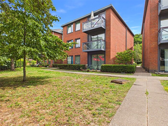 2 Bedroom Flat To Rent In Keylands House, Isleworth, TW7
