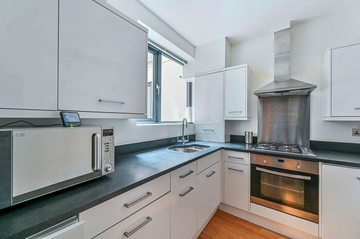 2 Bedroom Flat To Rent In Leigham Court Road, Streatham, London, SW16