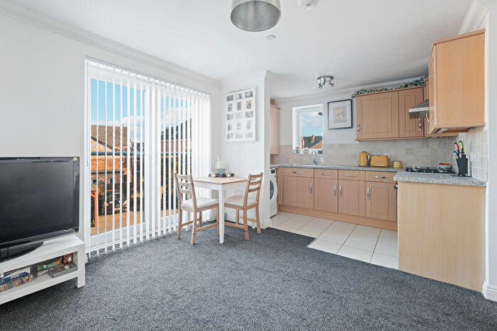 2 Bedroom Apartment For Sale In Layton Road, Poole, BH12