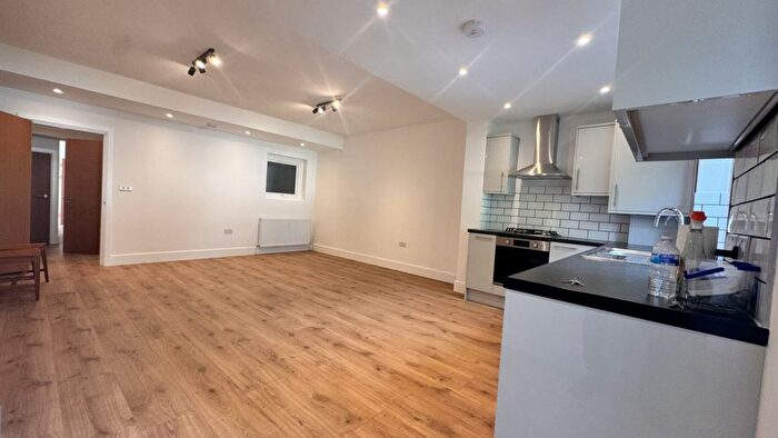 2 Bedroom Flat To Rent In Chaplin Road, Willesden, NW2