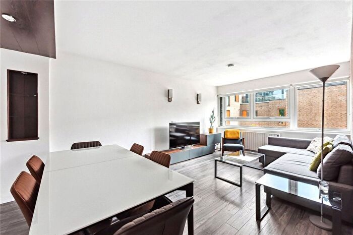 2 Bedroom Flat For Sale In Park House, London, N4