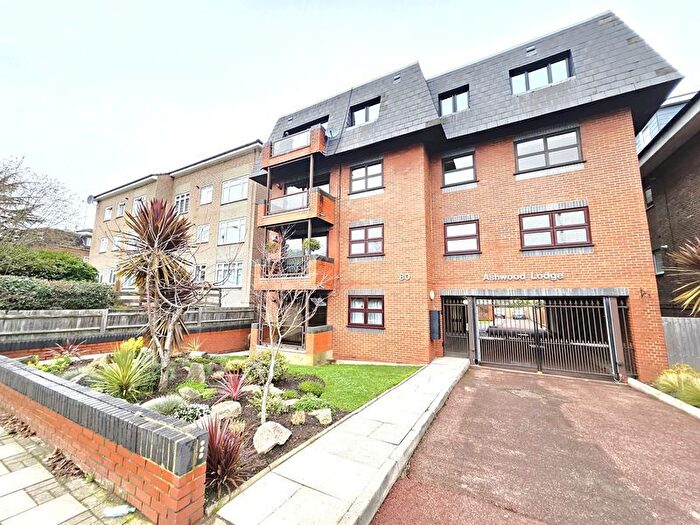2 Bedroom Flat For Sale In Station Road, Barnet, EN5