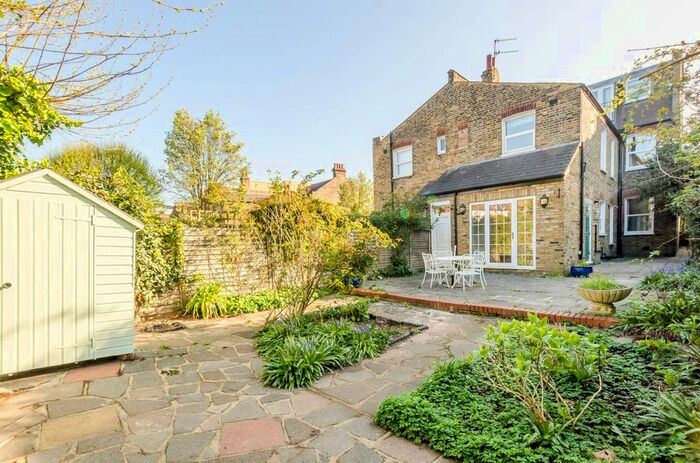 2 Bedroom Flat To Rent In Fulham Palace Road, Bishop's Park, London, SW6