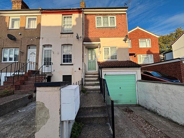 2 Bedroom Terraced House To Rent In Constitution Road, Chatham, ME5