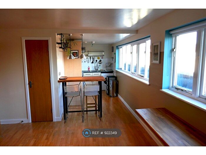 2 Bedroom Flat To Rent In Waterloo Road, Bristol, BS2