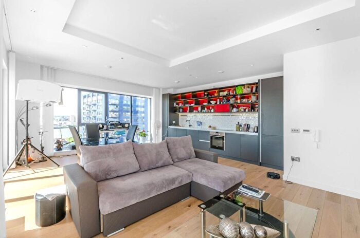 2 Bedroom Flat To Rent In Grantham House, Canary Wharf, London, E14