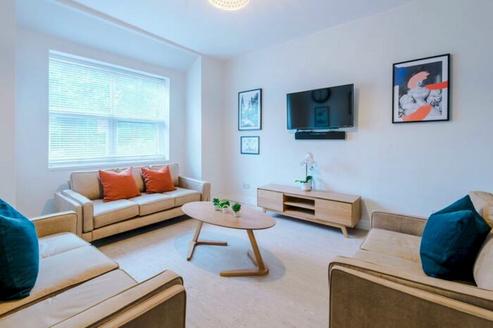 9 Bedroom Terraced House To Rent In Mauldeth Road, Manchester, M14