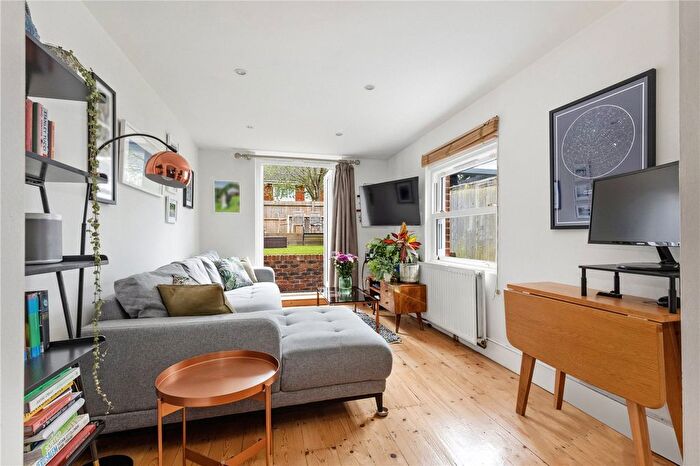 2 Bedroom Flat For Sale In Smallwood Road, London, SW17