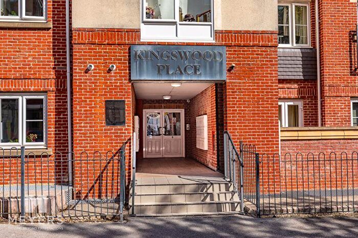 2 Bedroom Flat For Sale In Kingswood Place, - Norwich Avenue West, Westbourne, BH2