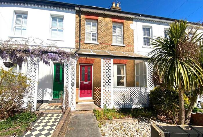 2 Bedroom Terraced House To Rent In Leigh On Sea, SS9