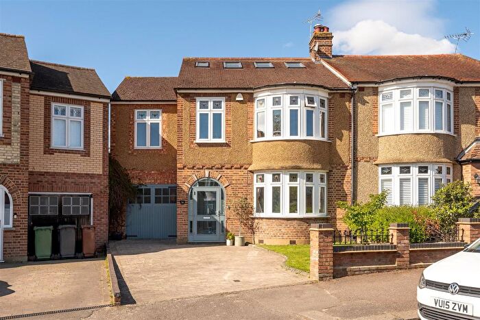 5 Bedroom Semi-Detached House For Sale In Clivedon Road, Highams Park, E4