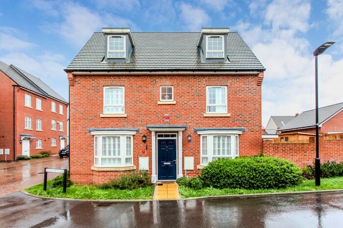 4 Bedroom Detached House To Rent In Griffiths Close, Bushey, WD23