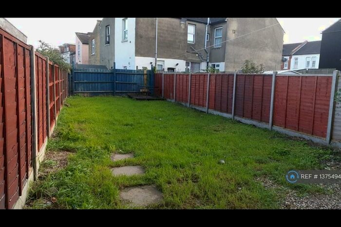 2 Bedroom Flat To Rent In Sutton Road, Southend-On-Sea, SS2