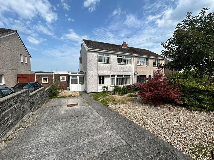 3 Bedroom Semi-Detached House For Sale In Trilwm, Trimsaran, Kidwelly, SA17