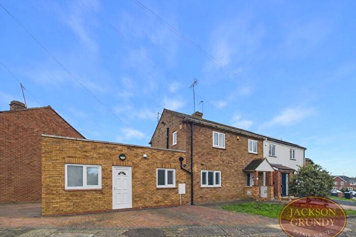 4 Bedroom Semi Detached House For Sale In Birchfield Crescent, Abington, NN3