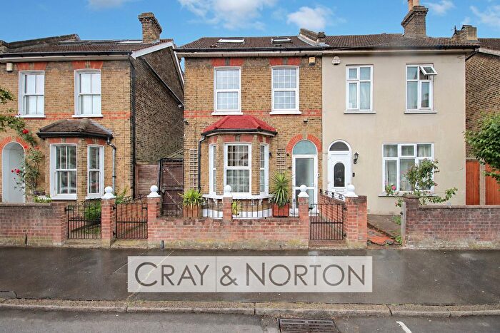 4 Bedroom Semi-Detached House For Sale In Limes Road, Croydon, CR0