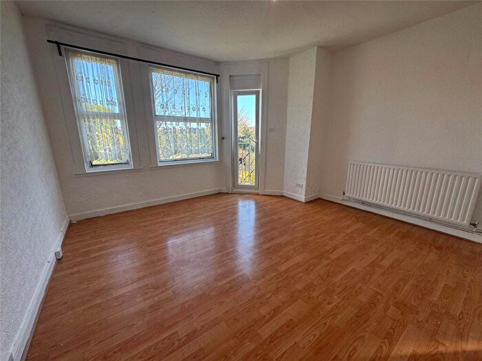 3 Bedroom Apartment To Rent In Hazelwood Lane, London, N13