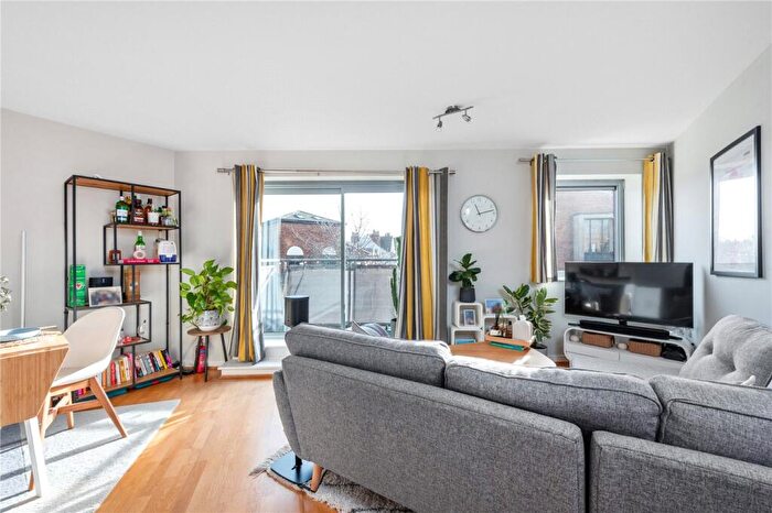 2 Bedroom Apartment To Rent In Benwell Road, London, N7