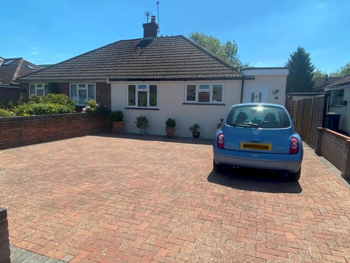 2 Bedroom Bungalow To Rent In Buckland Avenue, Basingstoke, RG22