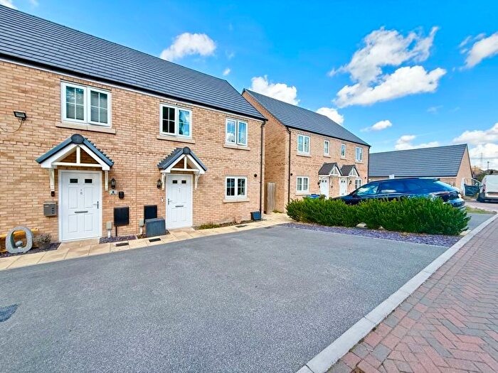 3 Bedroom Semi-Detached House For Sale In Merry Leys, Cheddington, LU7