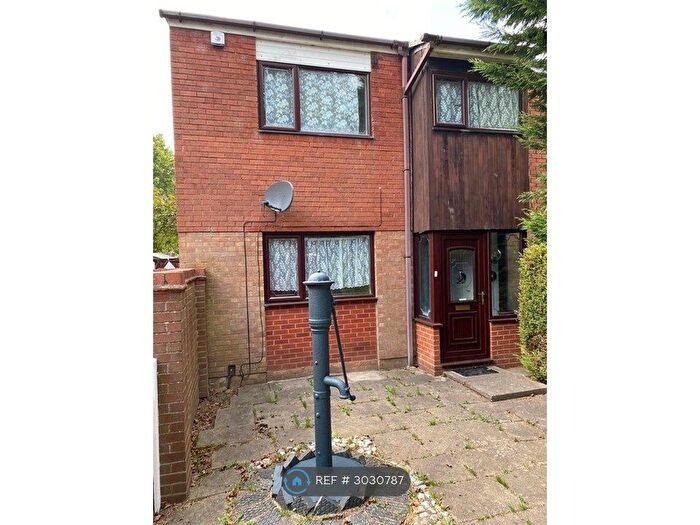 3 Bedroom Semi-Detached House To Rent In Crofters Walk, Wolverhampton, WV8