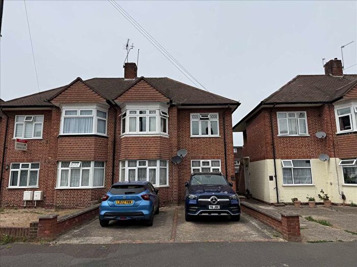 2 Bedroom Maisonette To Rent In Amesbury Road, Feltham, TW13