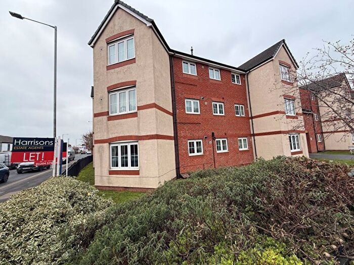 2 Bedroom Flat To Rent In Ruskin Court, Farnworth, Bolton, Lancashire, BL4