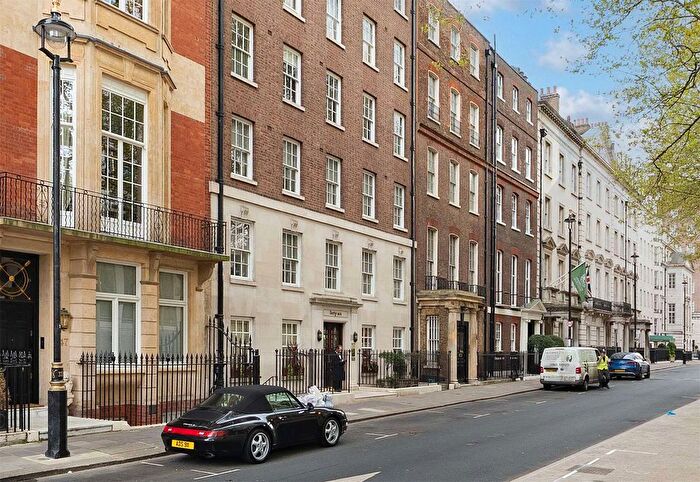 3 Bedroom Flat To Rent In Upper Grosvenor Street, Mayfair, London, W1K