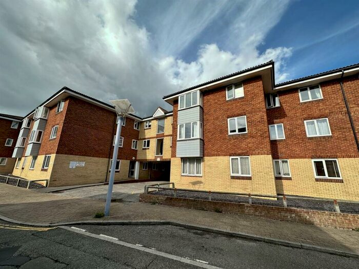2 Bedroom Flat To Rent In Bridge Court, Bridge Street, Newhaven, BN9
