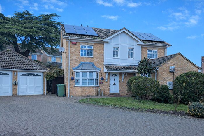 5 Bedroom Detached House To Rent In Caldecot Avenue, Goffs Oak, EN7