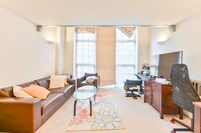 1 Bedroom Apartment For Sale In Great Hall, Kingsway Square, Battersea Park Road, London, SW11