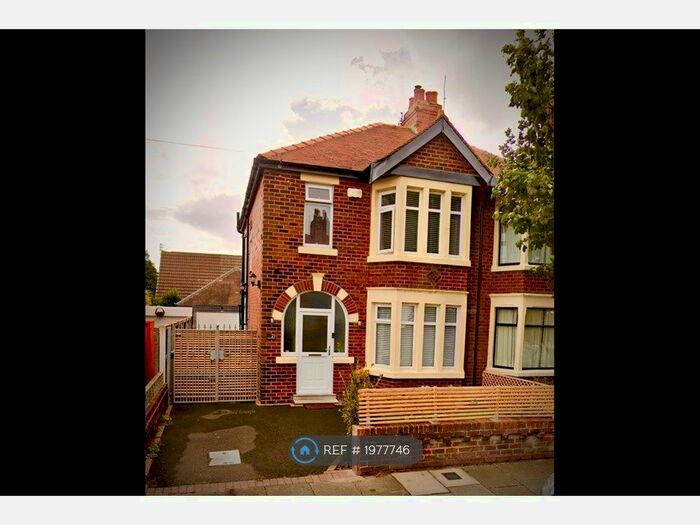 3 Bedroom Semi-Detached House To Rent In Ferndale Avenue, Blackpool, FY4