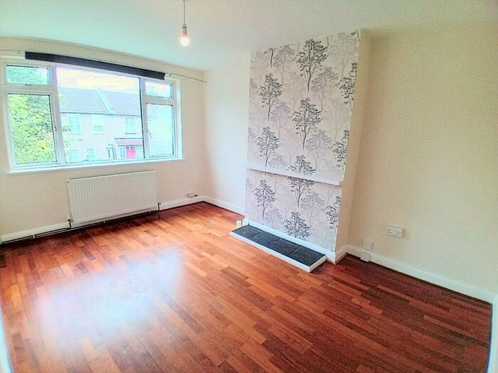 2 Bedroom Maisonette To Rent In Idmiston Road, Stratford, E15