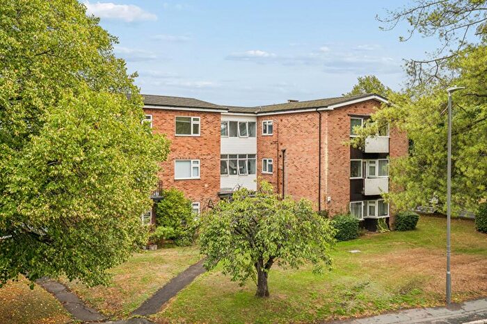 3 Bedroom Flat For Sale In Penn Road, Beaconsfield, HP9