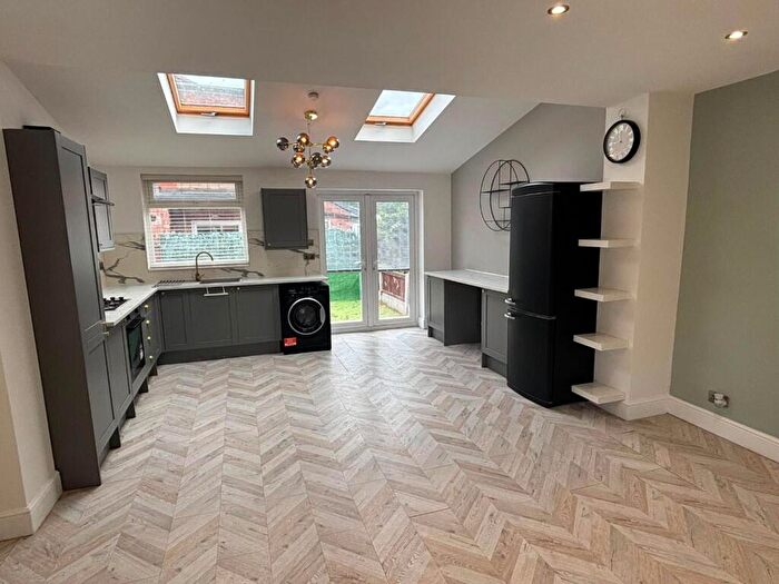 3 Bedroom Semi-Detached House To Rent In Lynnwood Road, Manchester, M19