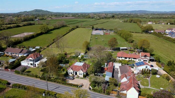 3 Bedroom Bungalow For Sale In The Causeway, Mark, Highbridge TA9