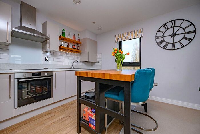 2 Bedroom Flat For Sale In Dakota House, Bessemer Road, Welwyn Garden City, AL7