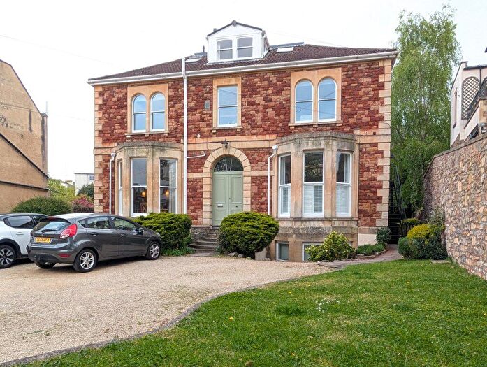 2 Bedroom Flat To Rent In Oakfield Grove – Ref, BS8