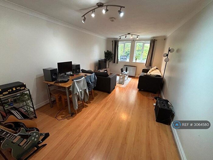 2 Bedroom Flat To Rent In Broomfield Lodge, Leeds, LS6