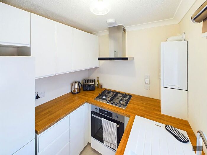 1 Bedroom Flat To Rent In Riverview Drive, Exeter, EX4