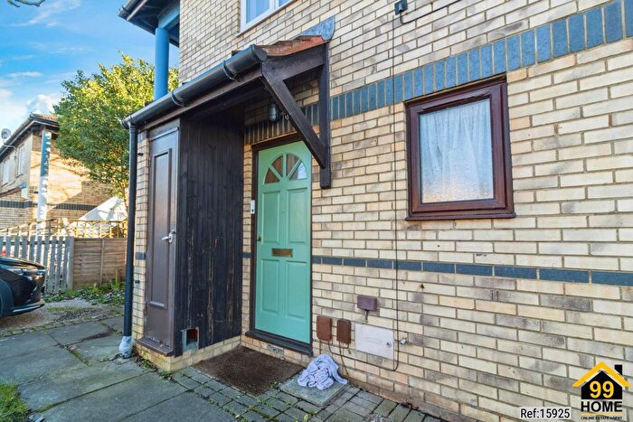 1 Bedroom Maisonette For Sale In Huckleberry Close, Milton Keynes, MK7