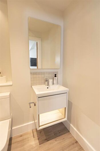 1 Bedroom Flat To Rent In London Road, Headington, OX3