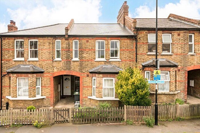 2 Bedroom Flat For Sale In Ewart Road, Honor Oak, SE23