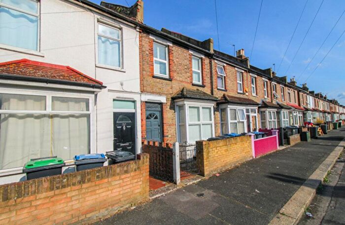 Apartment To Rent In Wentworth Road, Croydon, CR0