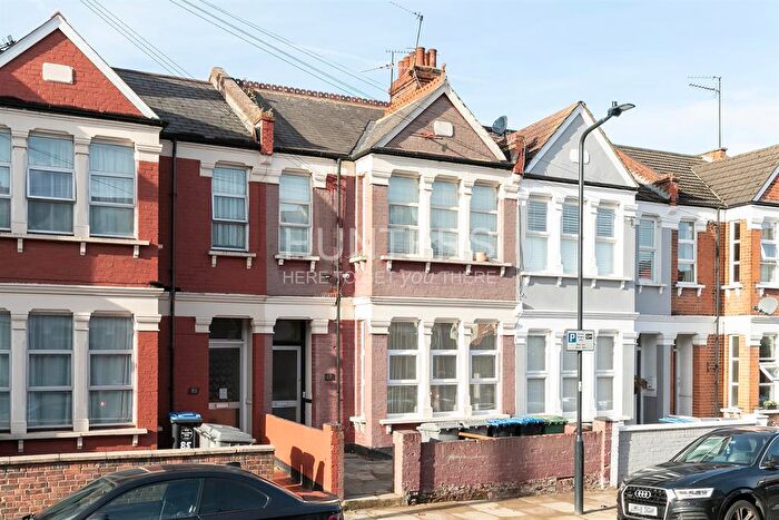 3 Bedroom Flat To Rent In Larch Road, London, NW2