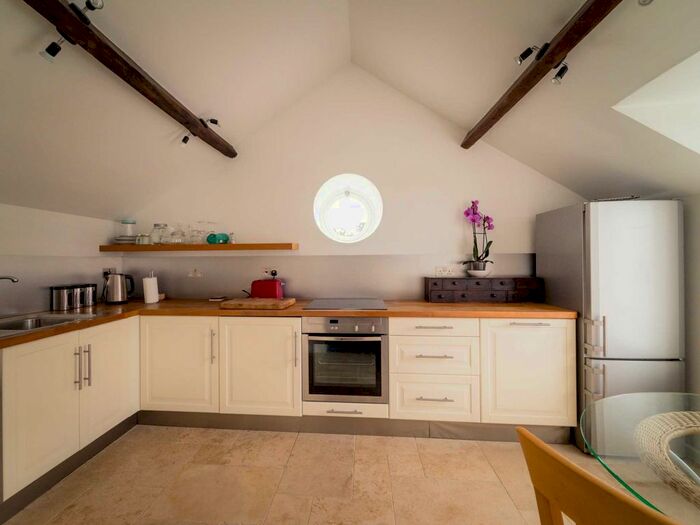 2 Bedroom Mews To Rent In North Lane, Bath, BA2