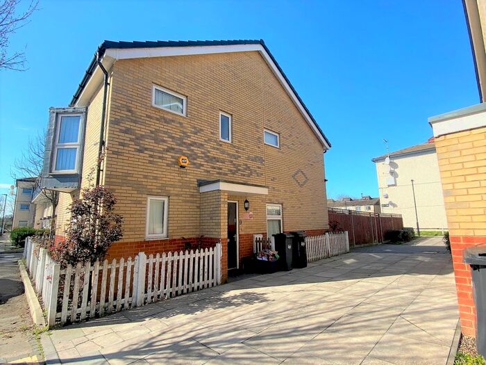 3 Bedroom Detached House To Rent In Redwood Estate, Heston, Hounslow, TW5